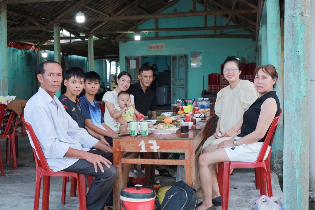 Sharing The Experience Of Tourists At Cua Viet Beach On The 5Th Day Of The Lunar Month. - ảnh 5