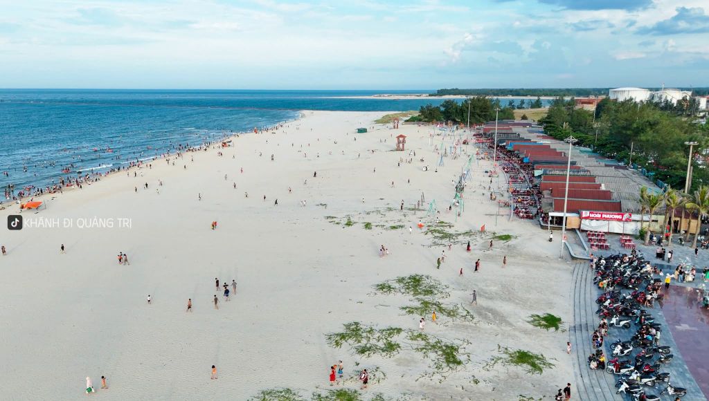 Sharing The Experience Of Tourists At Cua Viet Beach On The 5Th Day Of The Lunar Month. - ảnh 6