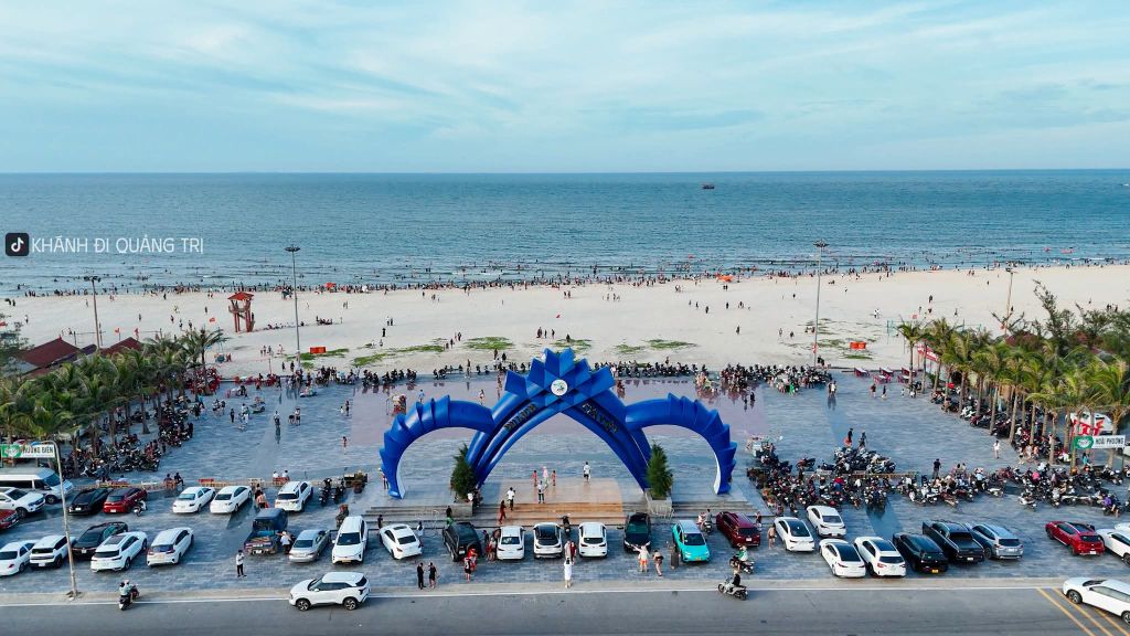 Sharing The Experience Of Tourists At Cua Viet Beach On The 5Th Day Of The Lunar Month. - ảnh 13