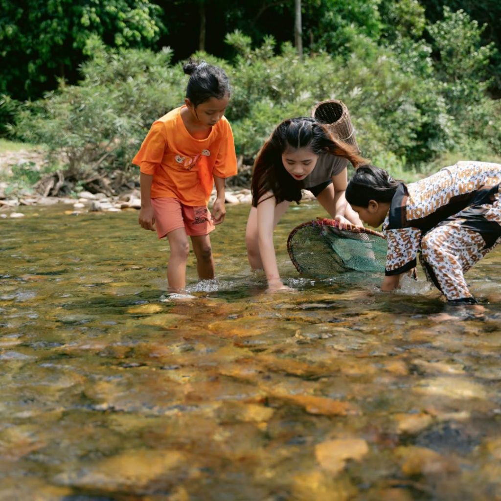 Rum Ho Village – Touching The Rhythm Of The Bru - Van Kieu Mountains' Life - 3