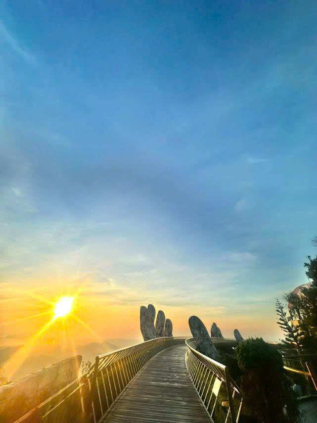 Da Nang Ranks Second In The Top 9 Most Attractive Summer Destinations In Asia According To Lonely Planet. - 4