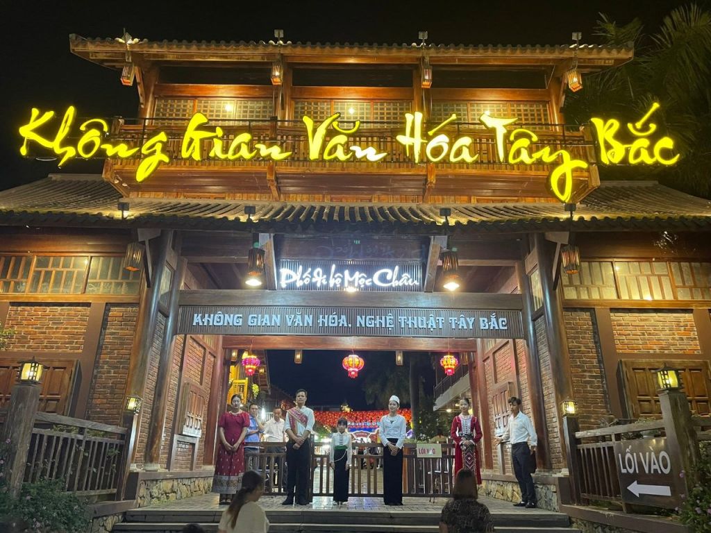 Moc Chau Night Market – A Must-Visit Paradise For Food, Shopping, And Nightlife Fun.