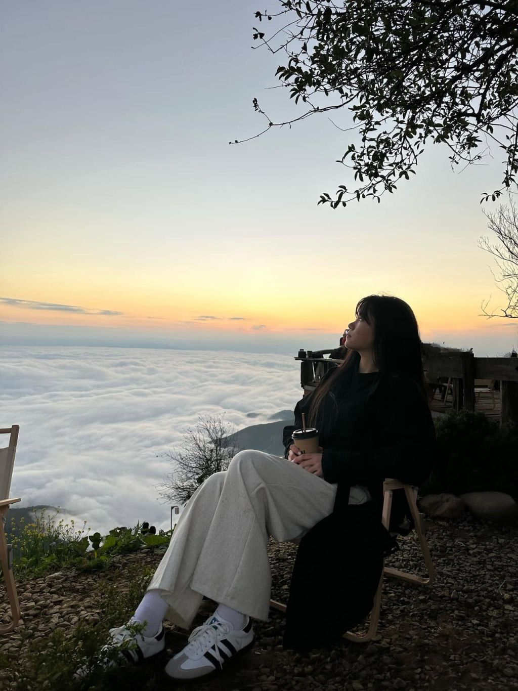 Top 4 Beautiful Cafes In Tà Xùa, Just Sit Down And You'll Be Touching The Clouds.