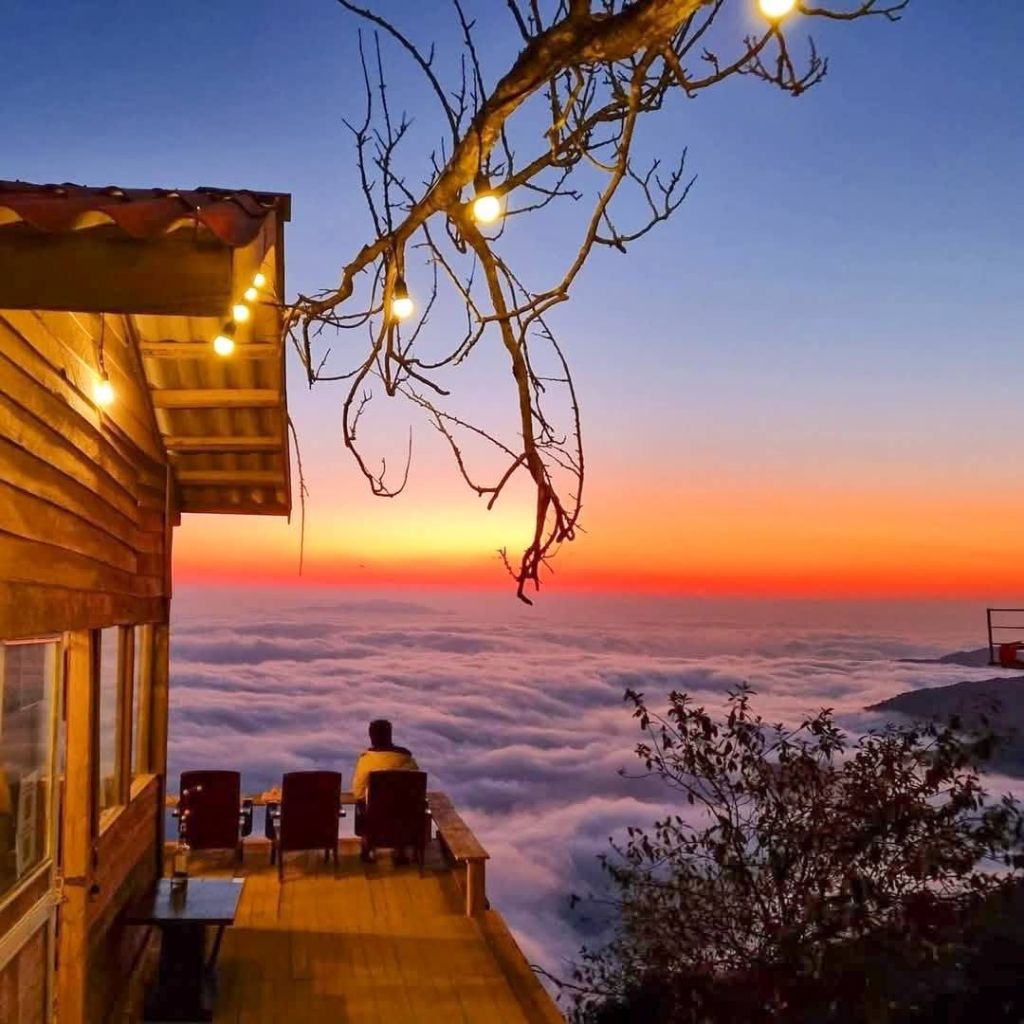 Mị Ơi Tà Xùa Coffee Shop – The Most Beautiful Cloud Hunting Café At Đỉnh Gió.