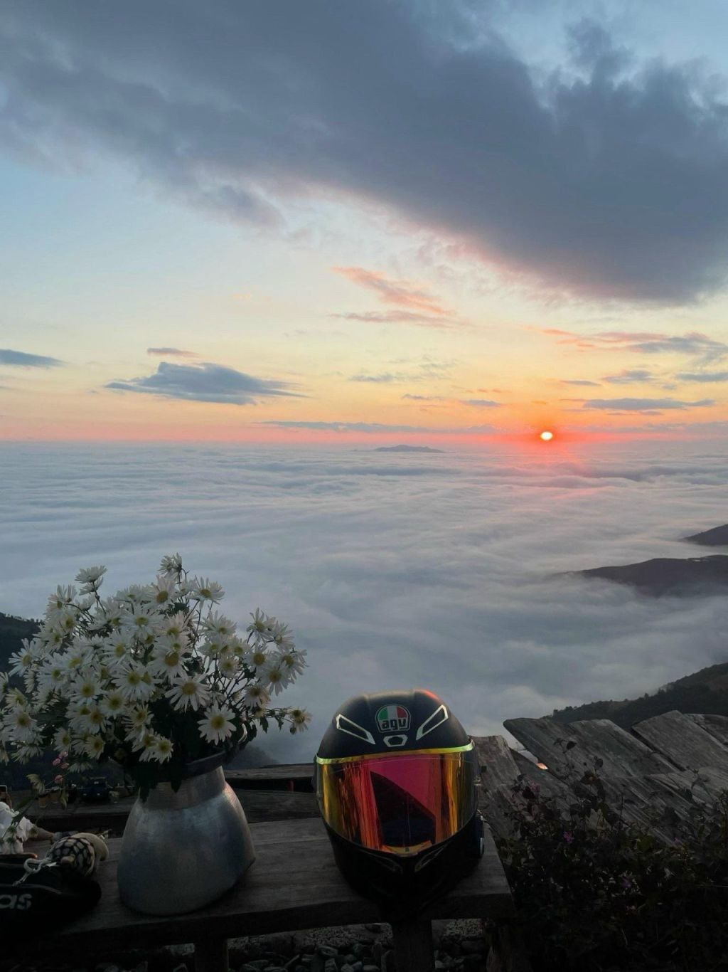 An Tà Xùa House – A Super Beautiful Homestay And Cafe For Cloud Hunting On Wind Peak.