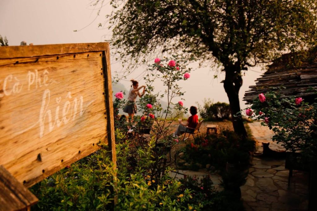 Hiên Coffee Tà Xùa – A Peaceful Coffee Corner Amidst The Sea Of Clouds At Đỉnh Gió.