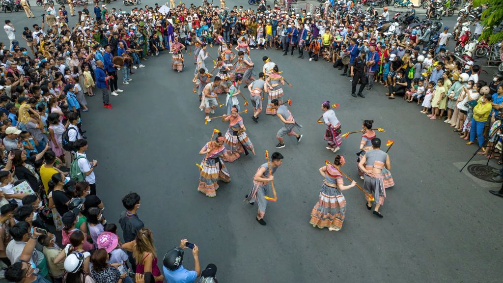 Arriving In Hue – Stepping Into A Journey Of Endless Festivals - ảnh 16