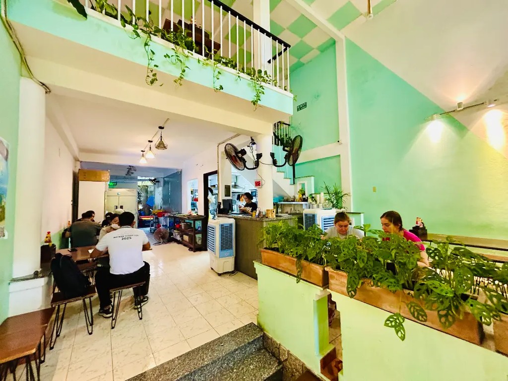 Taking International Friends To Eat Vietnamese Food At Thìa Gỗ. - ảnh 5