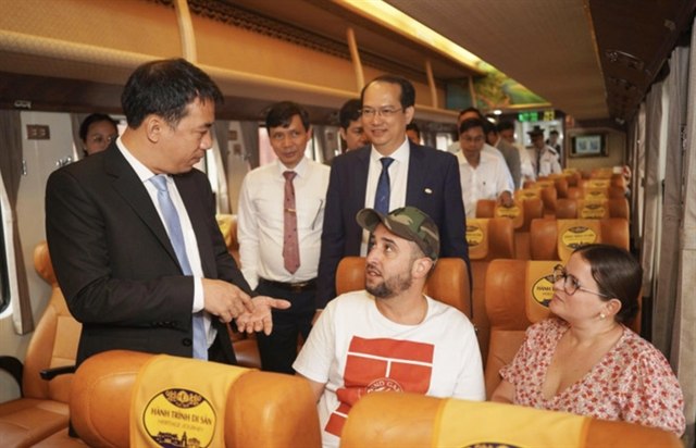 Đi Tàu Di Sản Huế–Đà Nẵng Để Ngắm Biển Qua Cửa Sổ Trên Cung Hải Vân - 1