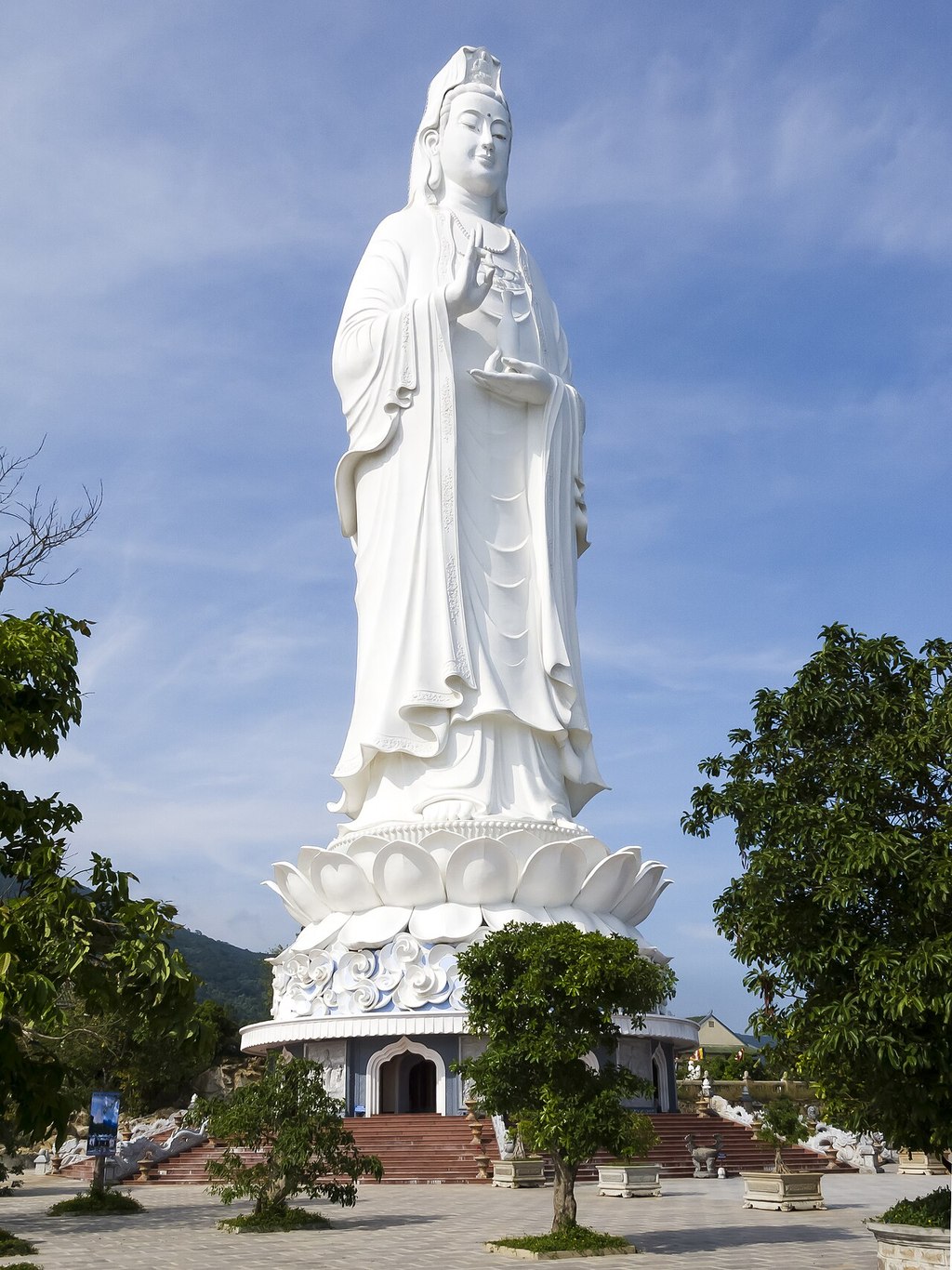 Chùa Linh Ứng Bãi Bụt: Ngắm Tượng Quan Âm Và Bờ Biển Đà Nẵng - 1