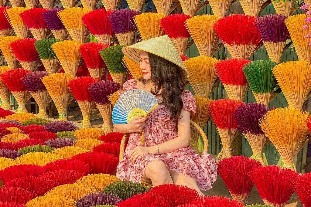 Làng Hương Thủy Xuân: Xem Người Thợ Làm Hương Trên Đường Đi Lăng Tự Đức - 2
