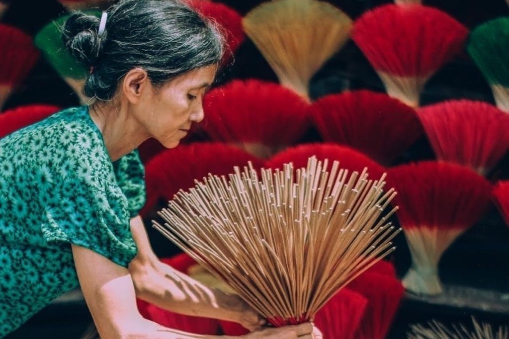 Làng Hương Thủy Xuân: Xem Người Thợ Làm Hương Trên Đường Đi Lăng Tự Đức - 3